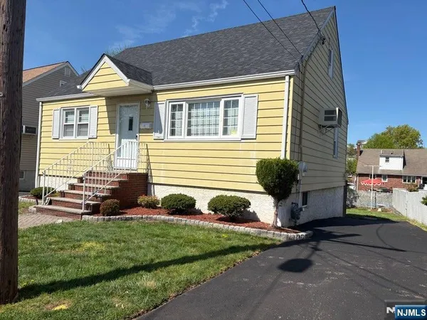 $595,000 | 734 Louise Court, Lyndhurst, NJ 07071