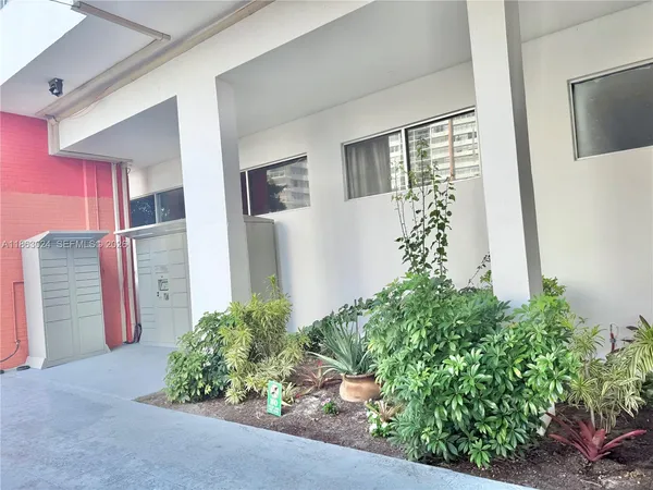$235,000 | 1351 Northeast Miami Gardens Drive, Unit 626E, Miami, FL 33179