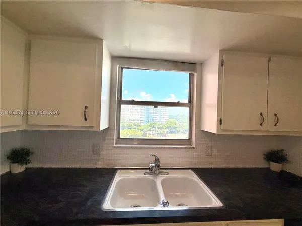 $235,000 | 1351 Northeast Miami Gardens Drive, Unit 626E, Miami, FL 33179