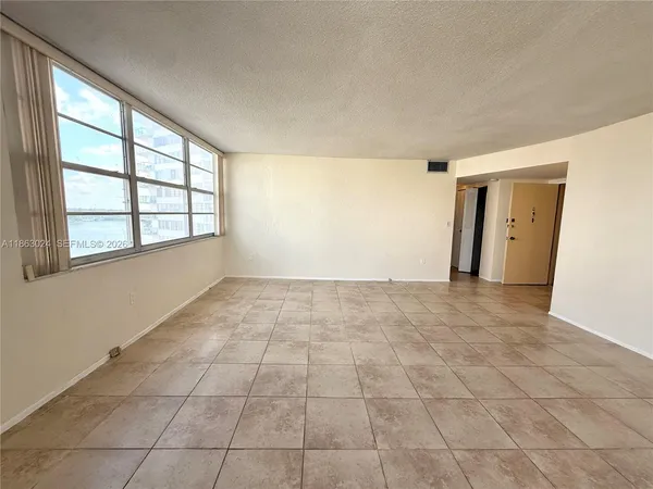 $235,000 | 1351 Northeast Miami Gardens Drive, Unit 626E, Miami, FL 33179
