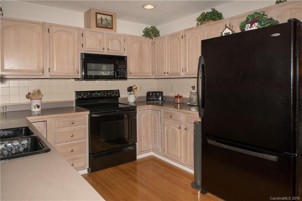 248 Fallen Timber Road, Unit 14 Hendersonville, NC 28791 - Photo 8 of 22 Gallery Image 8