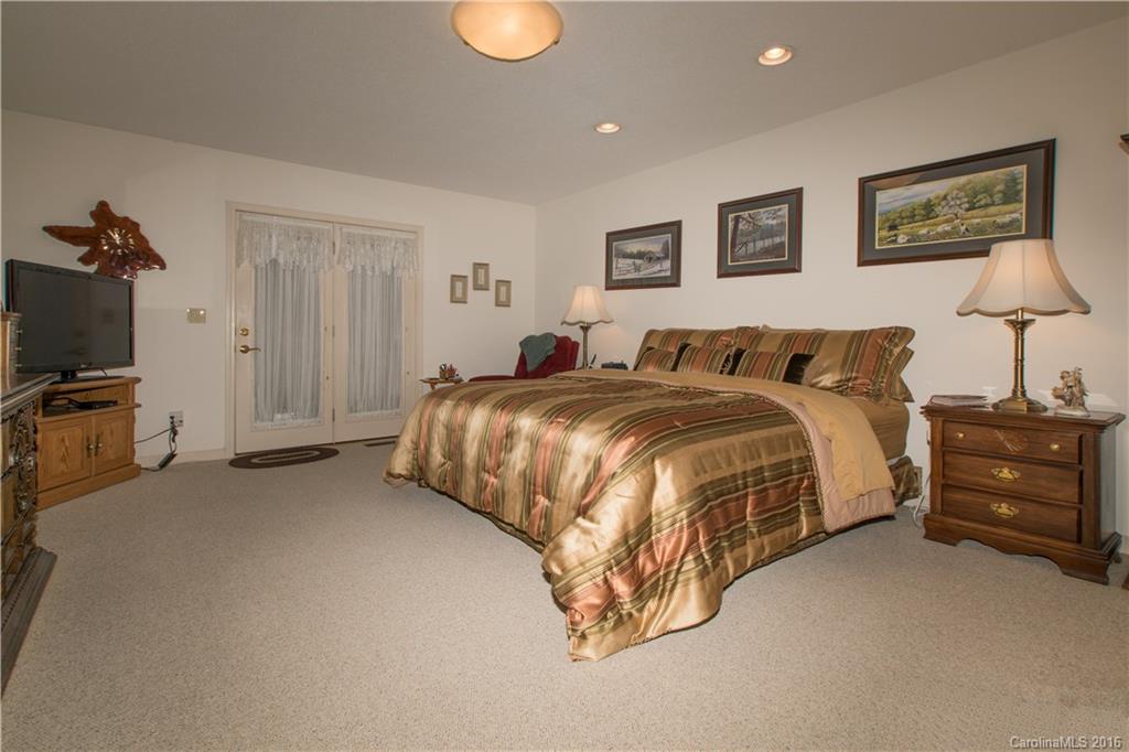 248 Fallen Timber Road, Unit 14 Hendersonville, NC 28791 - Photo 10 of 22 Gallery Image 10