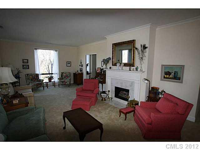 850 Cherokee Road, Unit H5 Charlotte, NC 28207 - Photo 2 of 10 Gallery Image 2