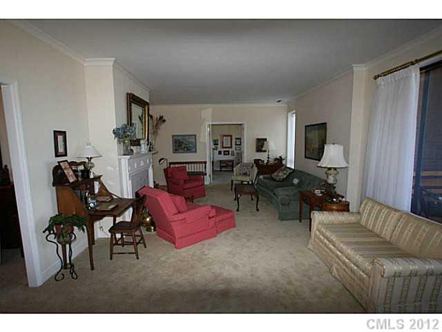 850 Cherokee Road, Unit H5 Charlotte, NC 28207 - Photo 3 of 10 Gallery Image 3