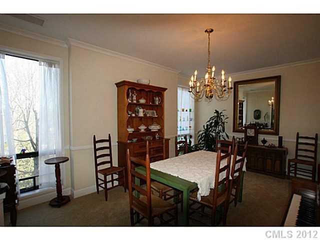 850 Cherokee Road, Unit H5 Charlotte, NC 28207 - Photo 4 of 10 Gallery Image 4