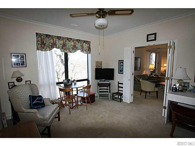 850 Cherokee Road, Unit H5 Charlotte, NC 28207 - Photo 6 of 10 Gallery Image 6