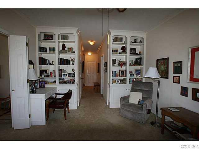 850 Cherokee Road, Unit H5 Charlotte, NC 28207 - Photo 8 of 10 Gallery Image 8