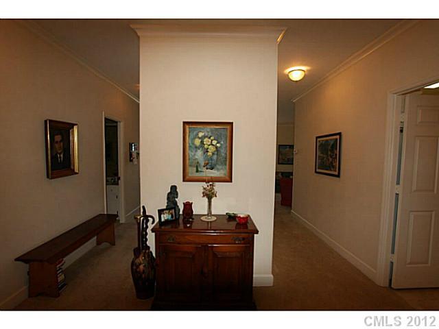 850 Cherokee Road, Unit H5 Charlotte, NC 28207 - Photo 9 of 10 Gallery Image 9