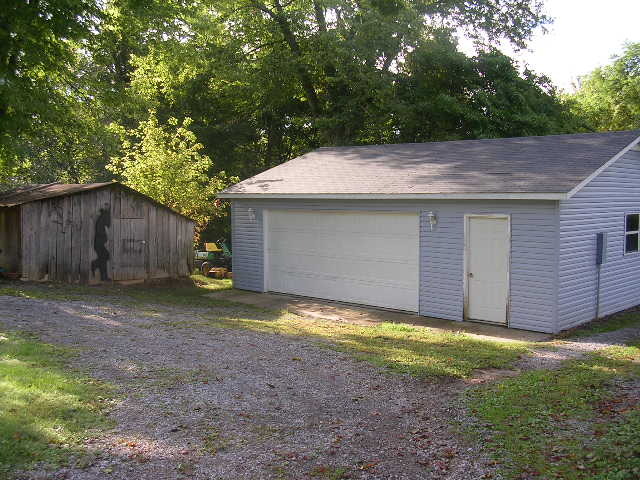 125 Central Hill Road Grantsburg, IL 62943 - Photo 20 of 21 a backyard of a house