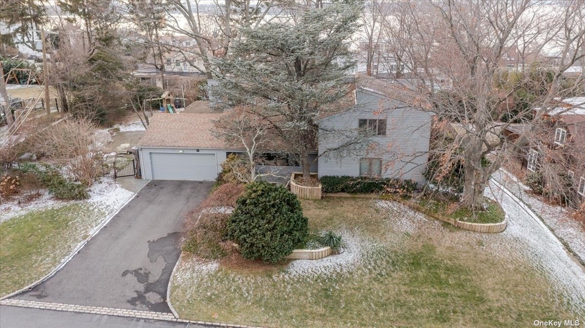a view of a back yard of the house