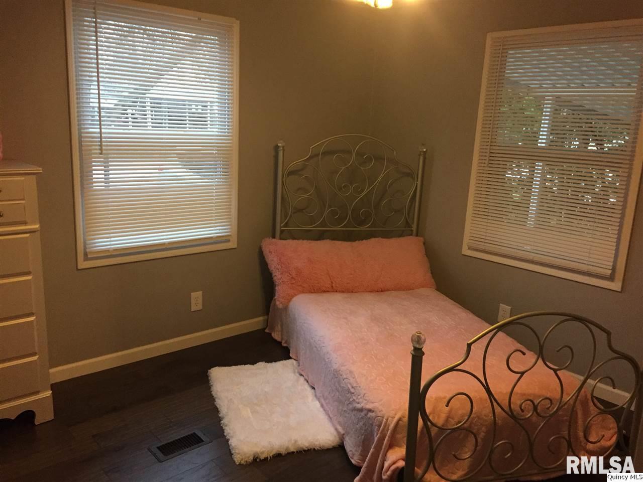 2133 Rancho Boulevard Quincy, IL 62305 - Photo 16 of 24 Gallery Image 16
