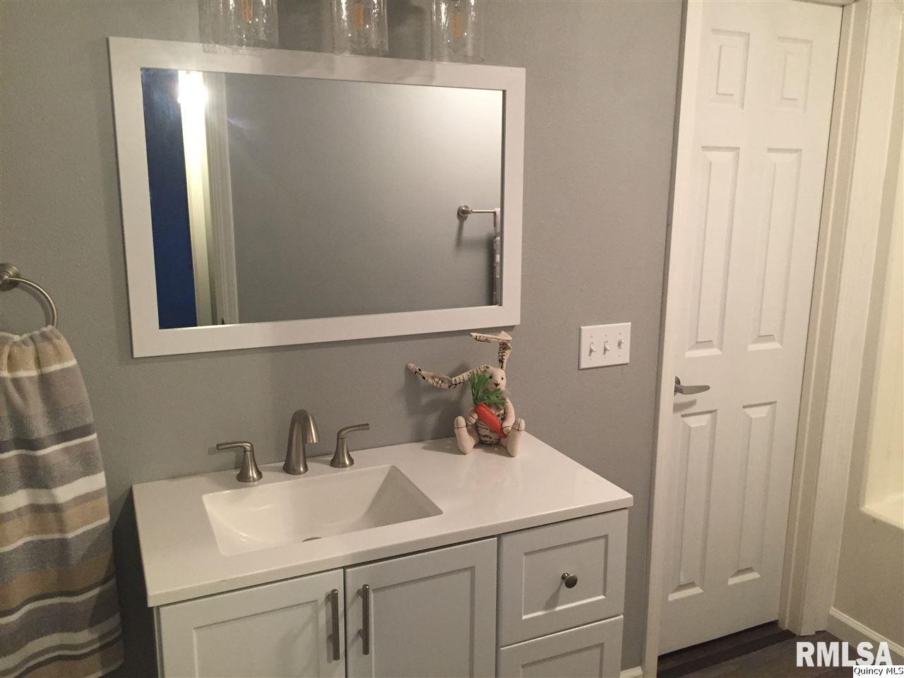 2133 Rancho Boulevard Quincy, IL 62305 - Photo 20 of 24 Gallery Image 20