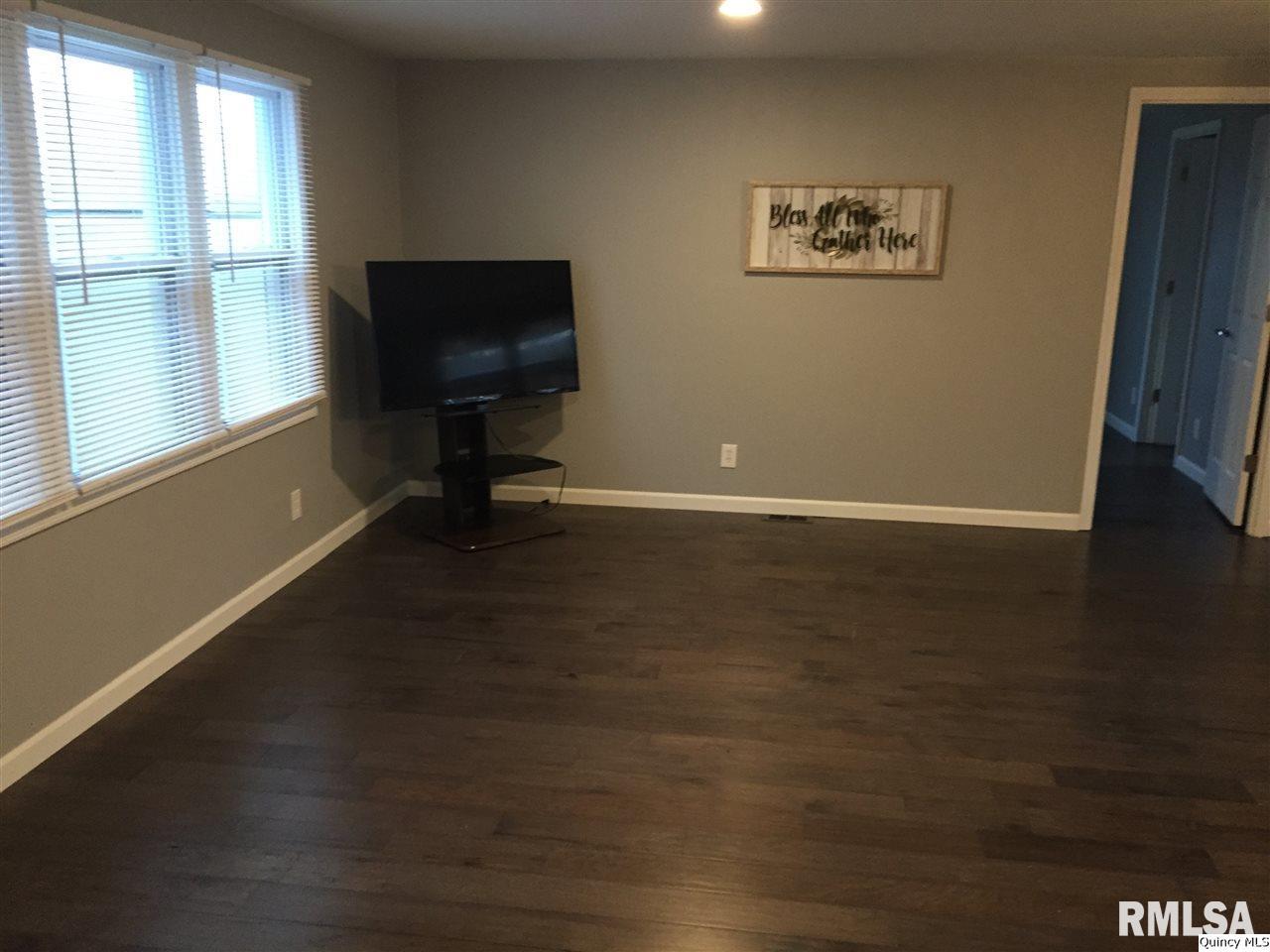 2133 Rancho Boulevard Quincy, IL 62305 - Photo 5 of 24 Gallery Image 5