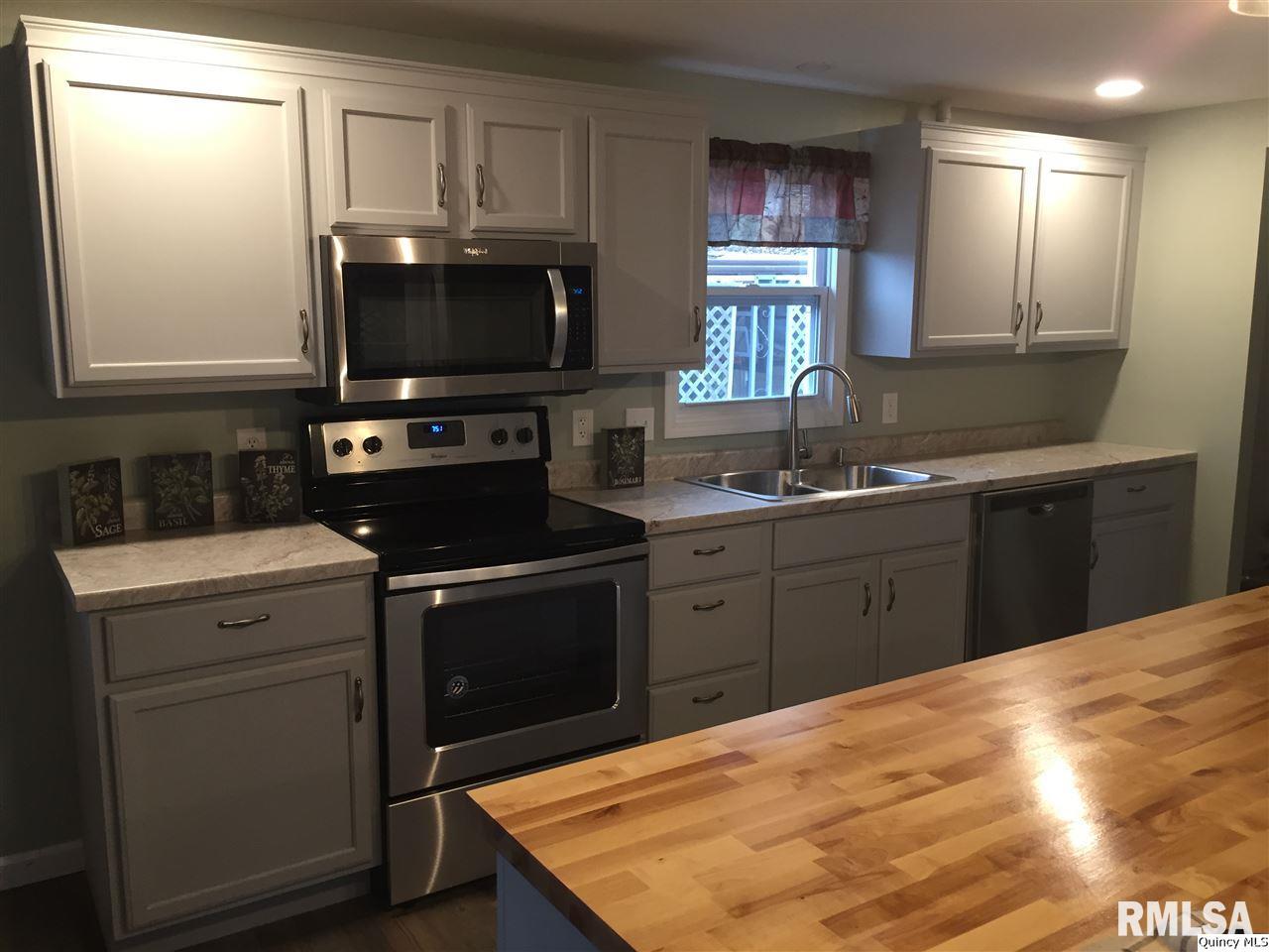2133 Rancho Boulevard Quincy, IL 62305 - Photo 10 of 24 Gallery Image 10