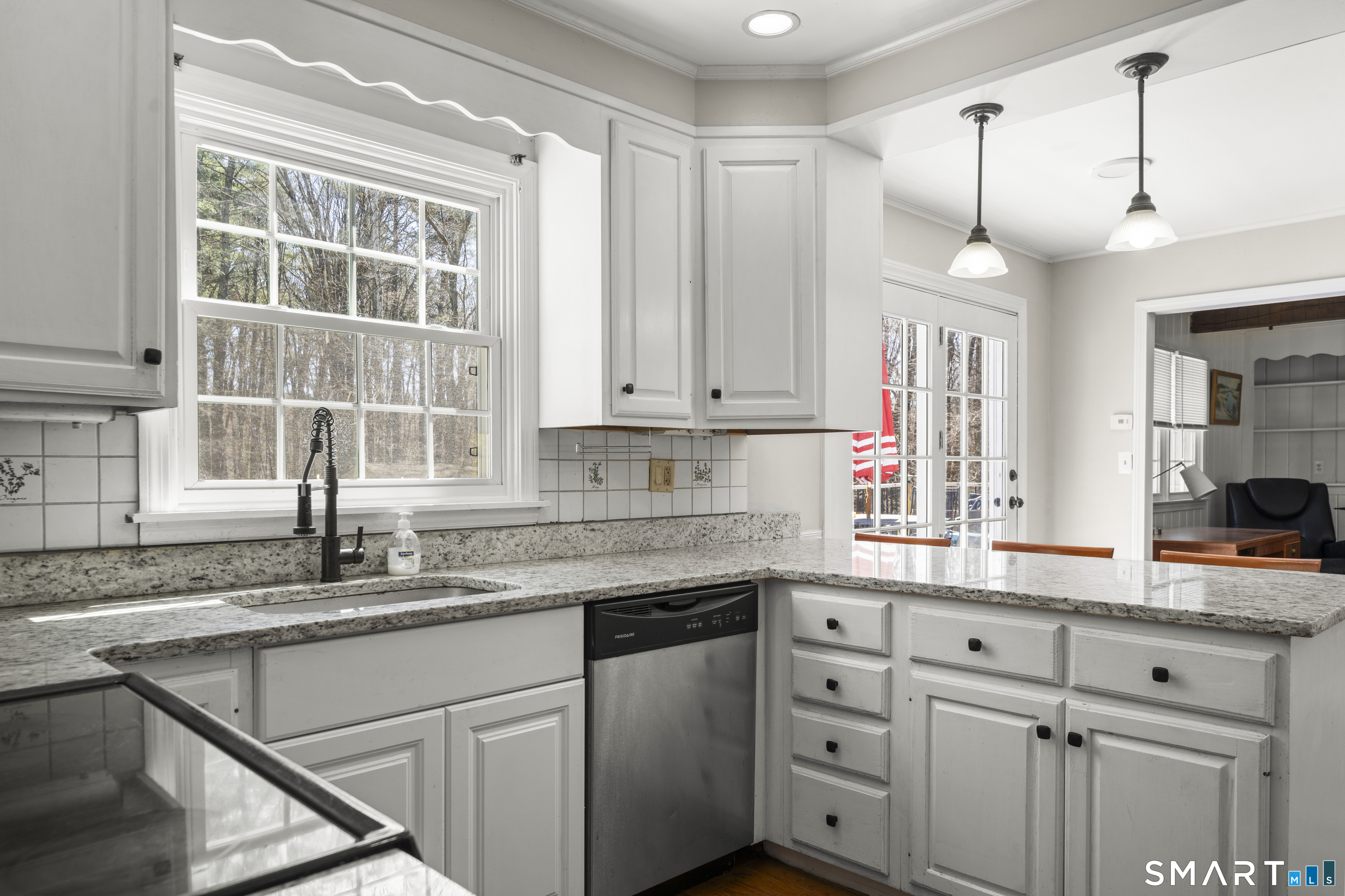 85 Lawton Road Canton, CT 06019 - Photo 11 of 40