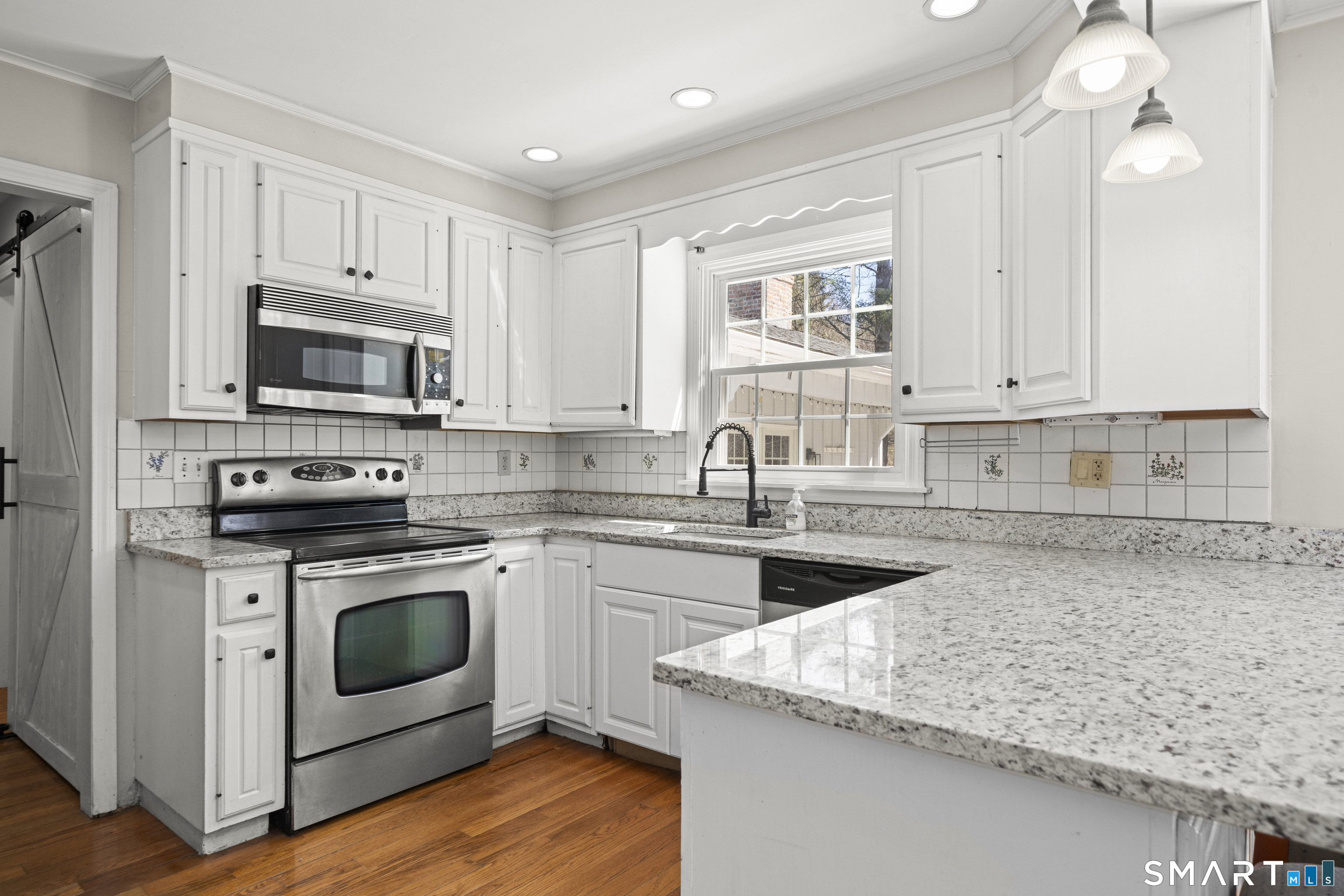 85 Lawton Road Canton, CT 06019 - Photo 12 of 40