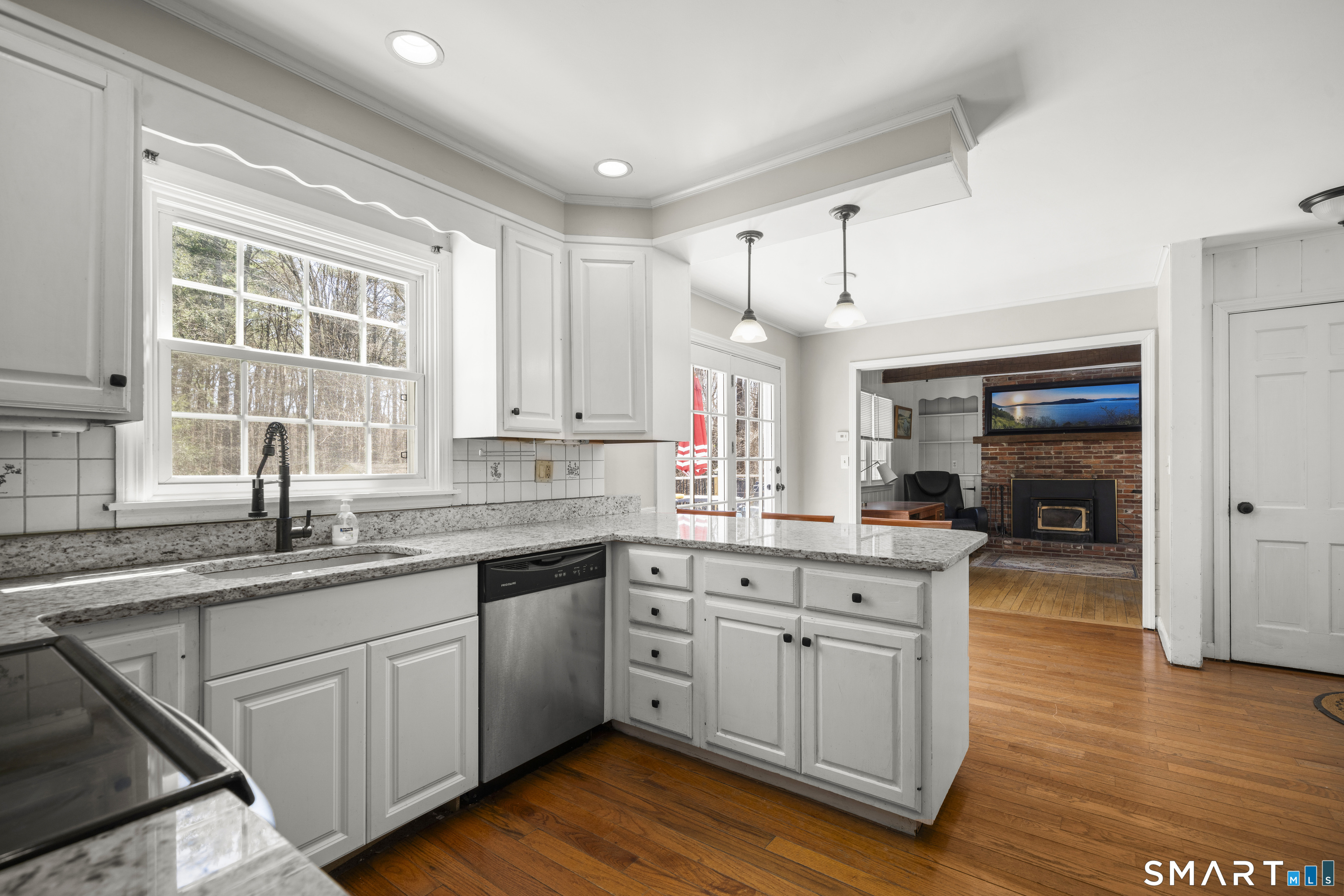 85 Lawton Road Canton, CT 06019 - Photo 9 of 40