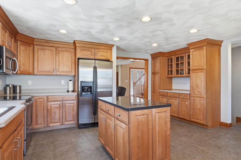 15 Squanto Road Woburn, MA 01801 - Photo 2 of 42
