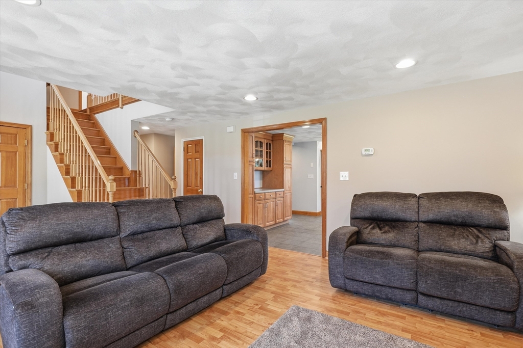 15 Squanto Road Woburn, MA 01801 - Photo 8 of 42