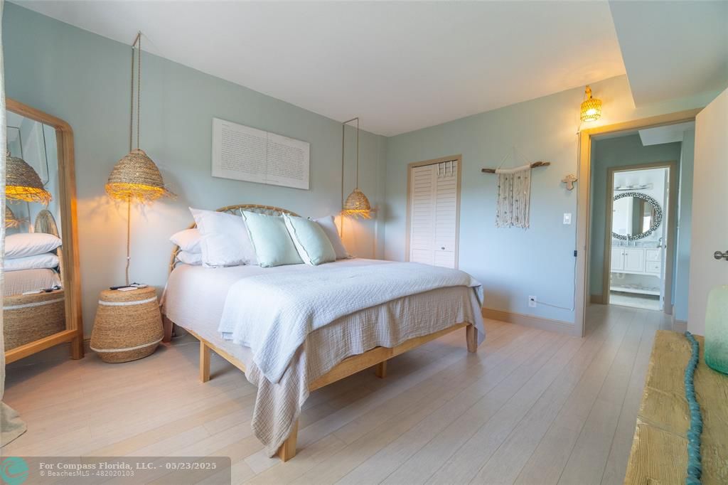 6520 North Ocean Boulevard, Unit 22 Boynton Beach, FL 33435 - Photo 14 of 27 a bedroom with a bed and a lamp