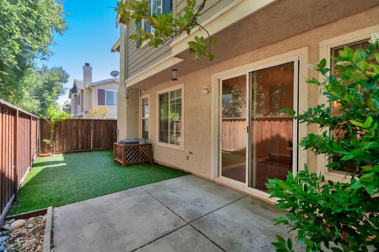 7445 Brigadoon Way Dublin, CA 94568 - Photo 4 of 22