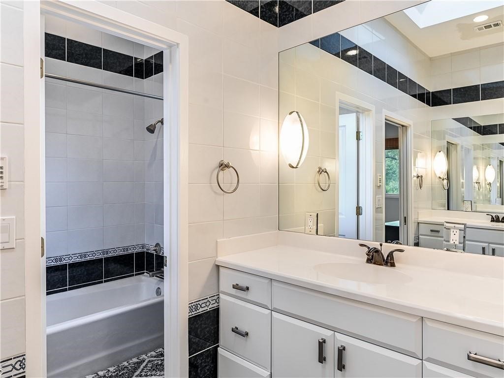 3002 Hillview Road Austin, TX 78703 - Photo 21 of 36