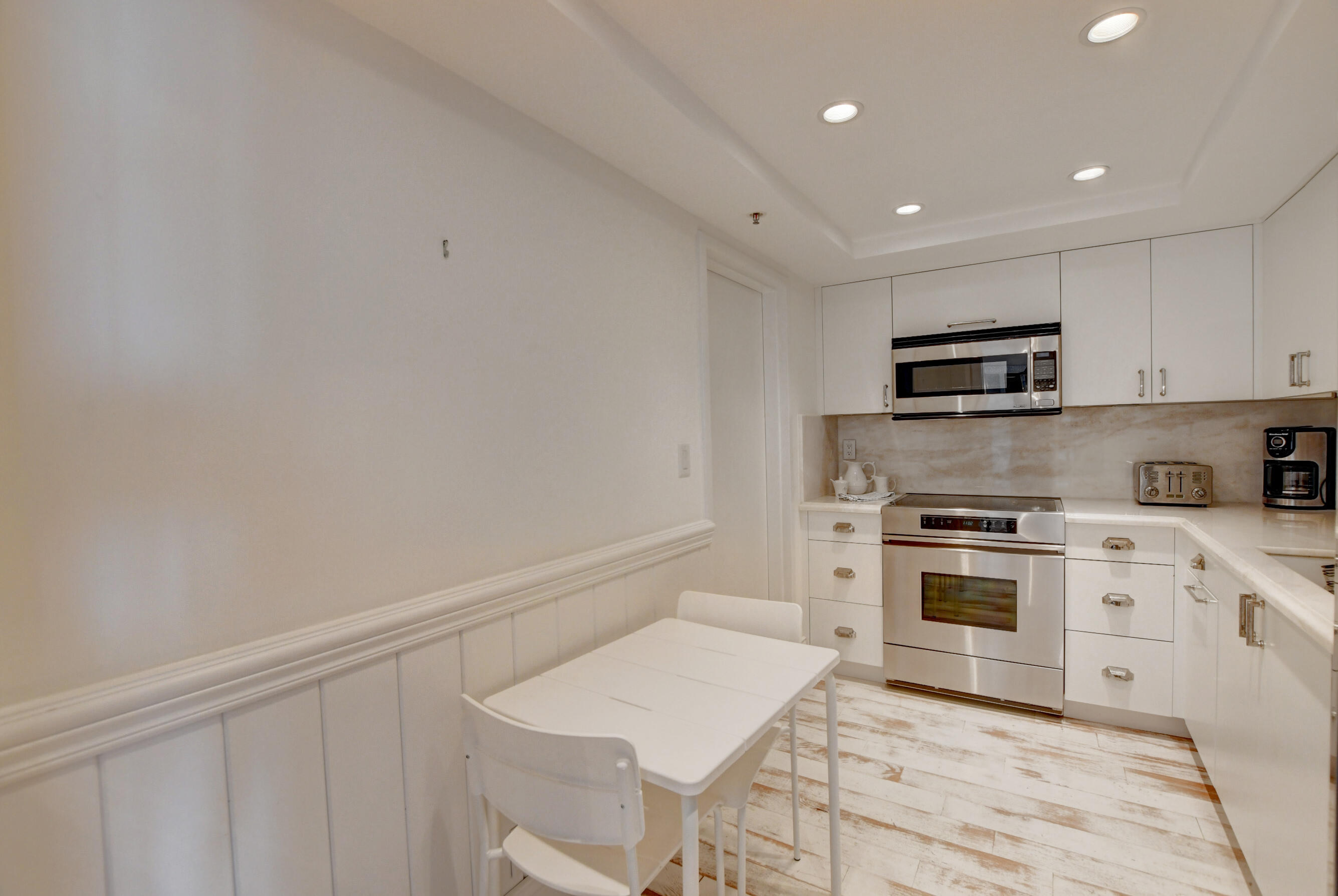 7738 Lakeside Boulevard, Unit 386 Boca Raton, FL 33434 - Photo 11 of 31 Kitchen
