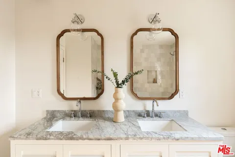 $1,749,000 | 8841 Croydon Avenue, Los Angeles, CA 90045