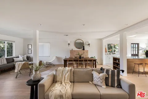$1,749,000 | 8841 Croydon Avenue, Los Angeles, CA 90045