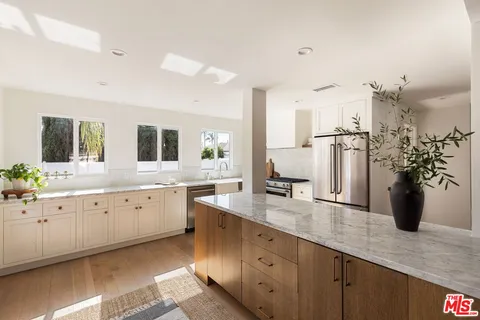 $1,749,000 | 8841 Croydon Avenue, Los Angeles, CA 90045