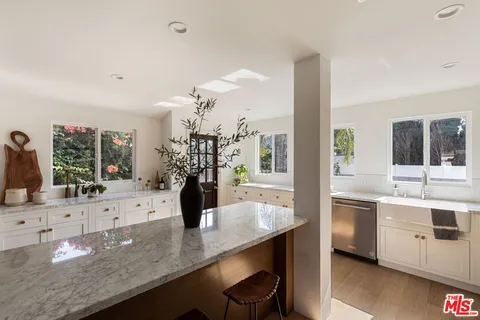 $1,749,000 | 8841 Croydon Avenue, Los Angeles, CA 90045