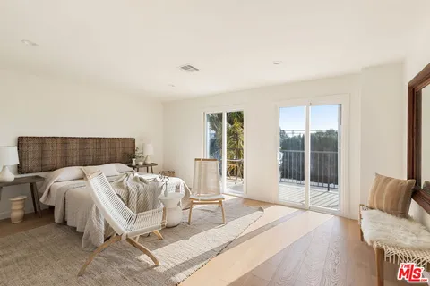 $1,749,000 | 8841 Croydon Avenue, Los Angeles, CA 90045