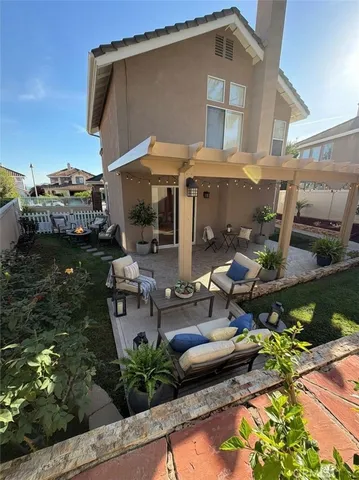 a view of a back yard of the house