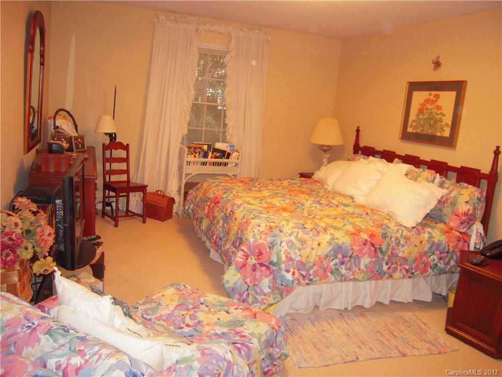 1338 Queens Road Charlotte, NC 28207 - Photo 9 of 15 Gallery Image 9