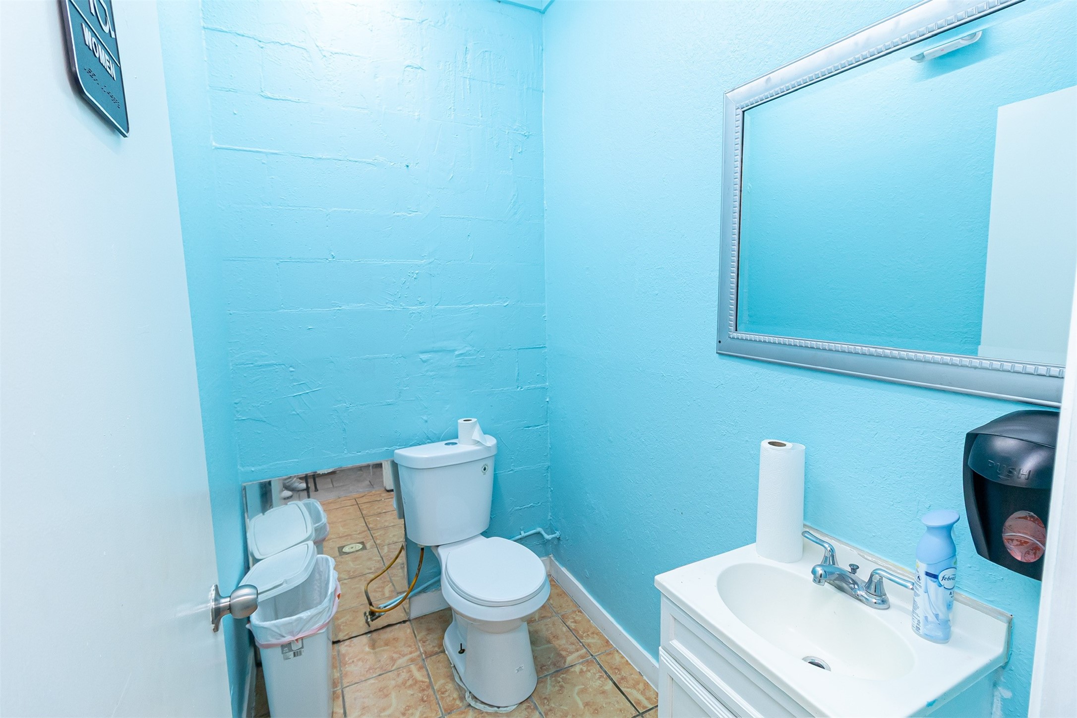 1137 Freeport Street Houston, TX 77015 - Photo 18 of 27 a bathroom with a toilet a sink and mirror