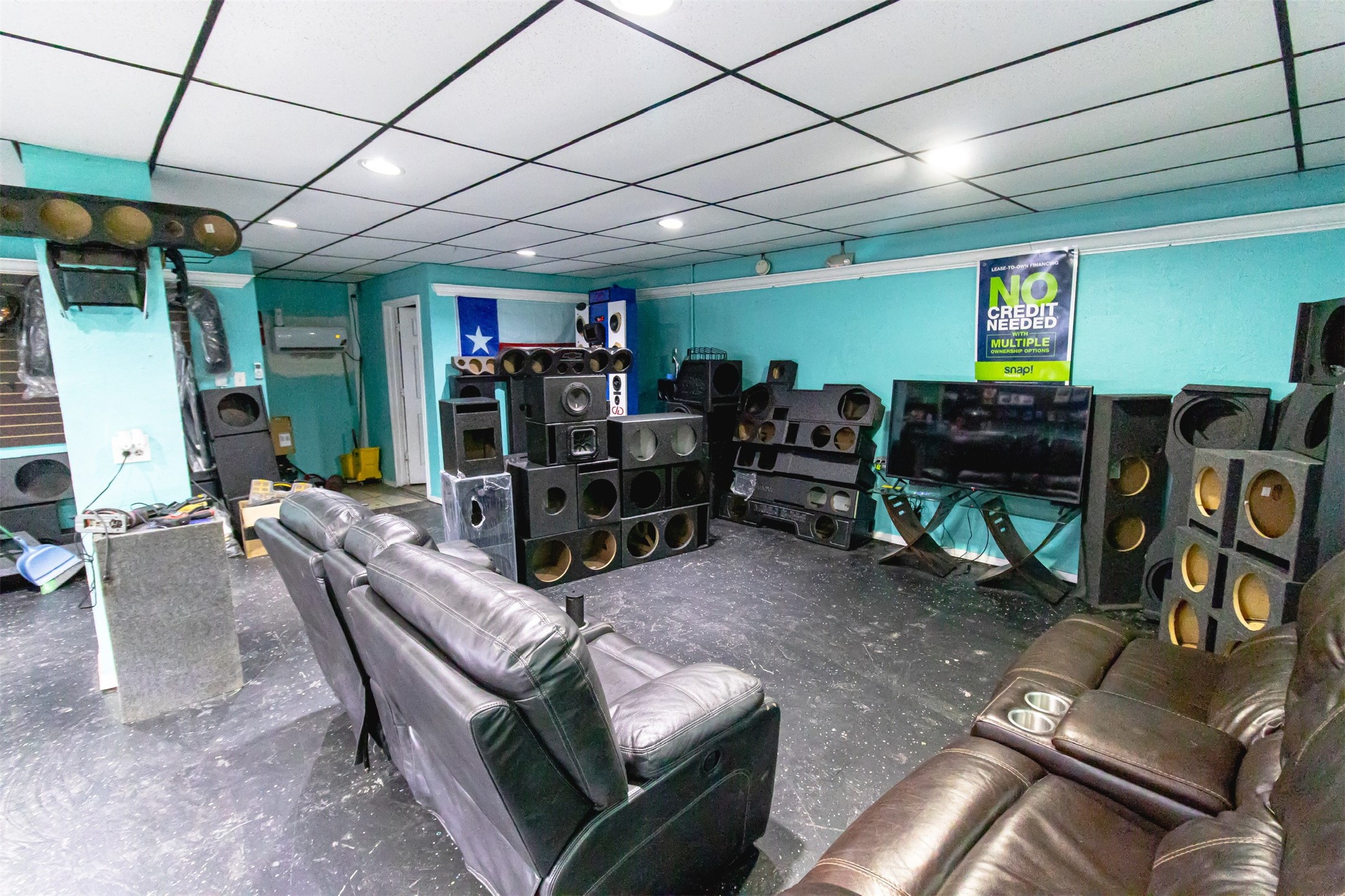 1137 Freeport Street Houston, TX 77015 - Photo 21 of 27 a living room with furniture and a flat screen tv
