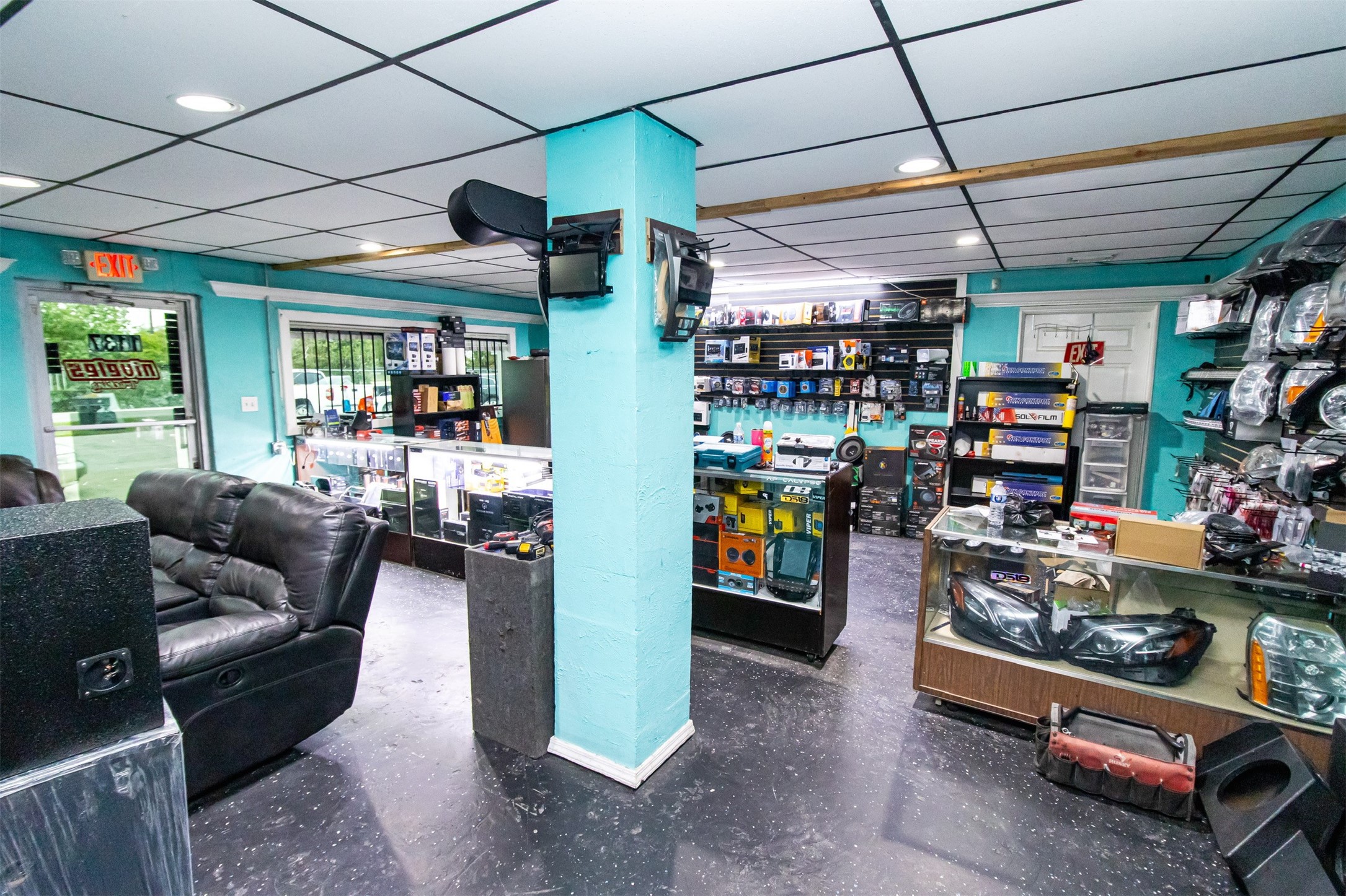 1137 Freeport Street Houston, TX 77015 - Photo 23 of 27 a living room with lots of furniture and a wooden floor