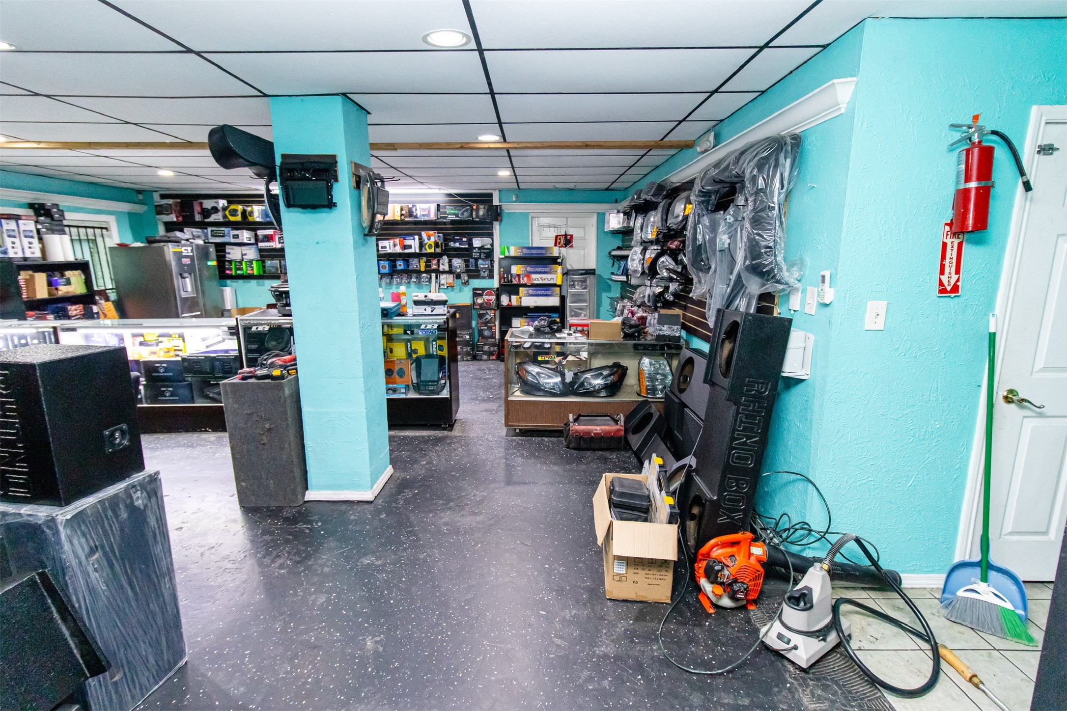 1137 Freeport Street Houston, TX 77015 - Photo 24 of 27 a view of a room with gym equipment