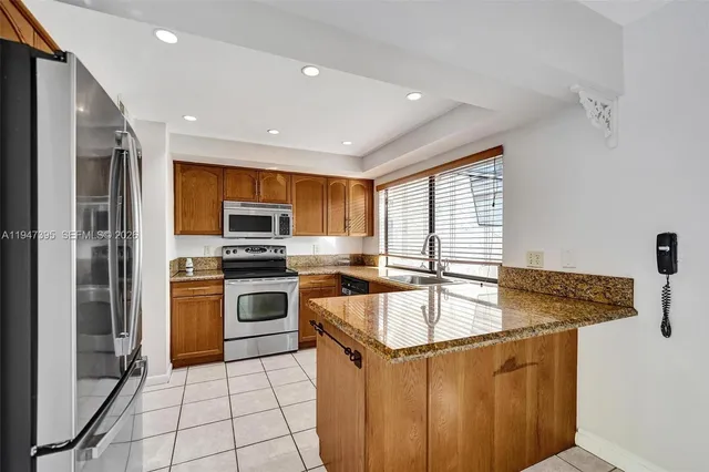 $3,200 | 2990 Oaktree Lane, Unit 338, Hollywood, FL 33021