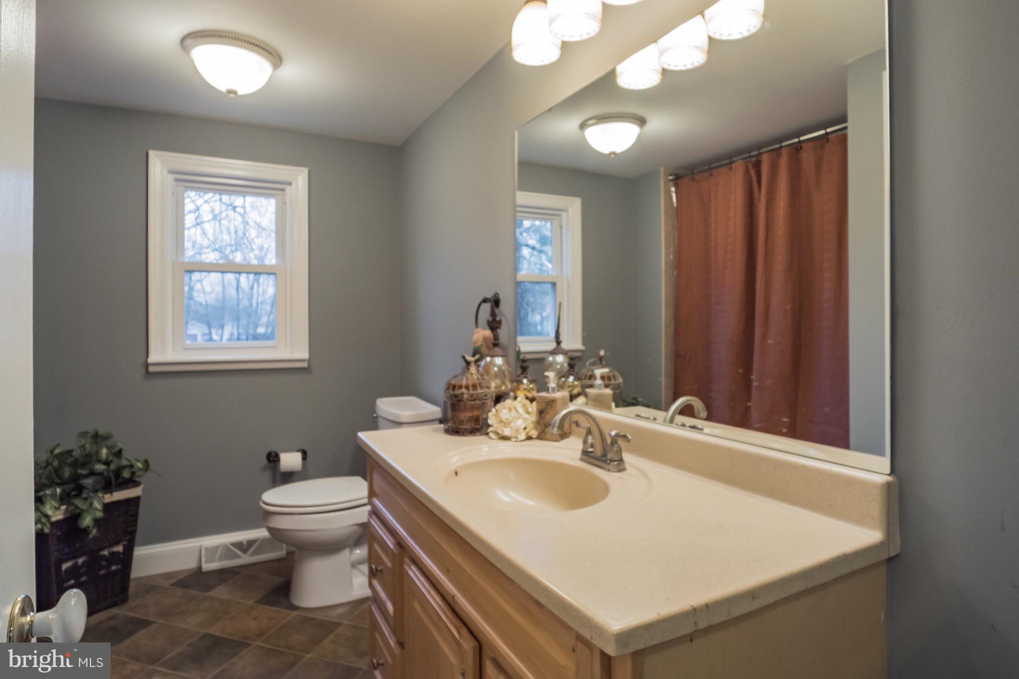 209 West Reliance Road Souderton, PA 18964 - Photo 11 of 32 Updated Full Bathroom
