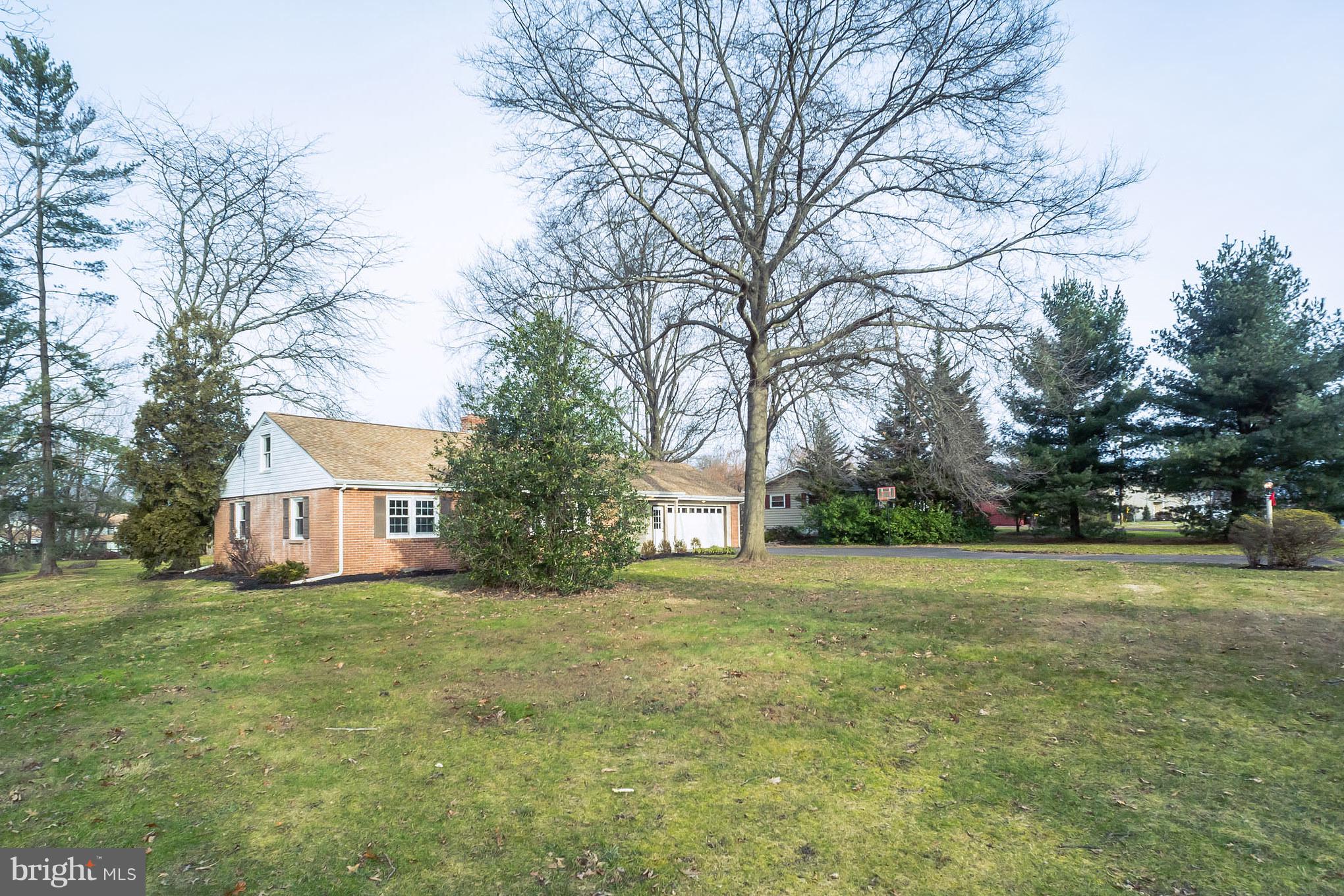 209 West Reliance Road Souderton, PA 18964 - Photo 28 of 32 Mature Landscaping