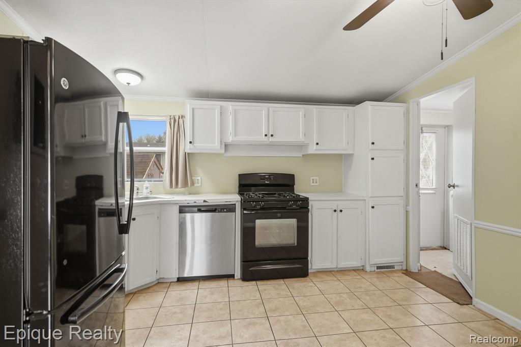 135 Hunters Rill Lapeer, MI 48446 - Photo 9 of 25
