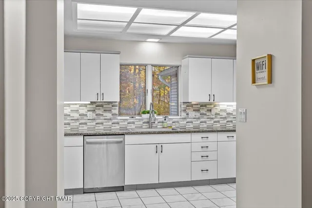 $799,000 | 23 Sleepy Hollow Lane, East Stroudsburg, PA 18302