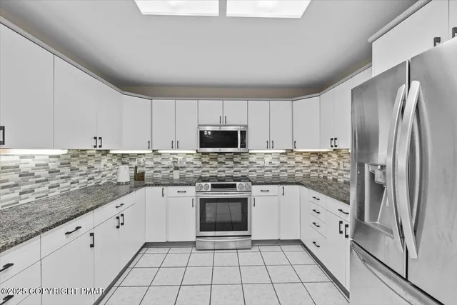 $799,000 | 23 Sleepy Hollow Lane, East Stroudsburg, PA 18302