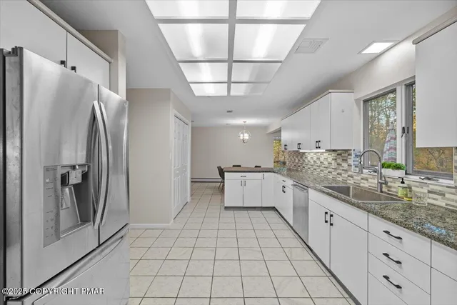 $799,000 | 23 Sleepy Hollow Lane, East Stroudsburg, PA 18302