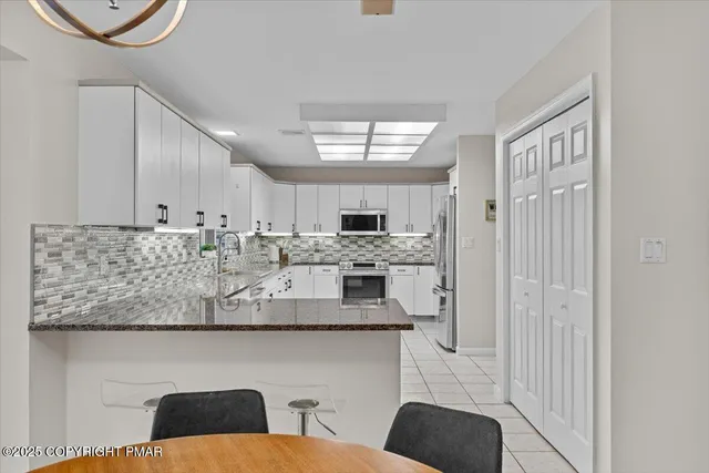 $799,000 | 23 Sleepy Hollow Lane, East Stroudsburg, PA 18302