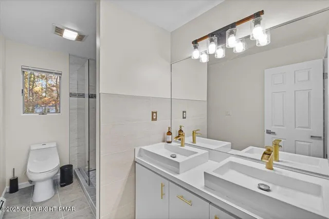 $799,000 | 23 Sleepy Hollow Lane, East Stroudsburg, PA 18302