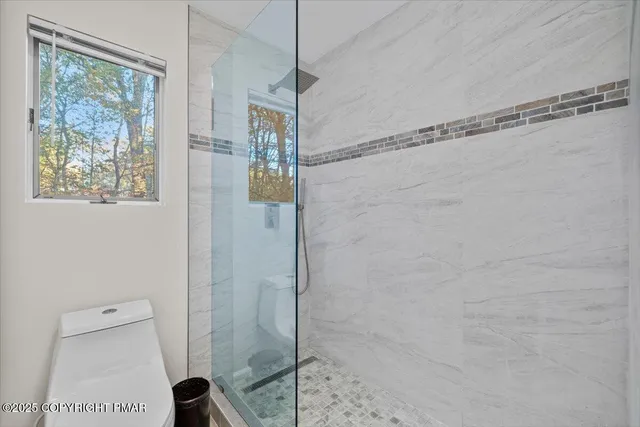 $799,000 | 23 Sleepy Hollow Lane, East Stroudsburg, PA 18302