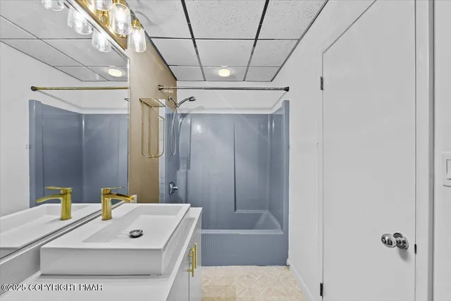 $799,000 | 23 Sleepy Hollow Lane, East Stroudsburg, PA 18302