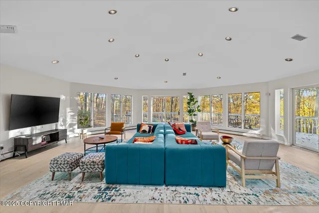 $799,000 | 23 Sleepy Hollow Lane, East Stroudsburg, PA 18302